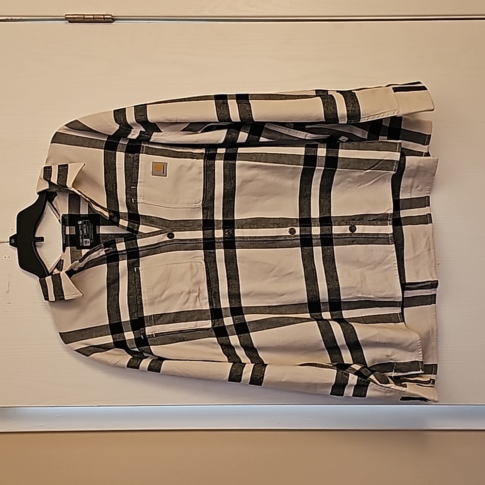 Carhartt flannel in black and white size XXL in women's.